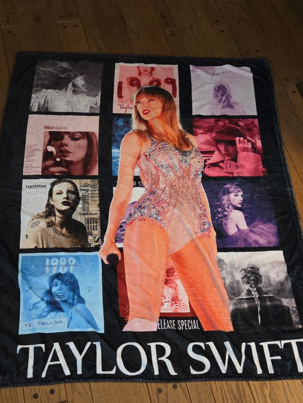 Taylor Swift Graphic Fleece Thriw Blanket
